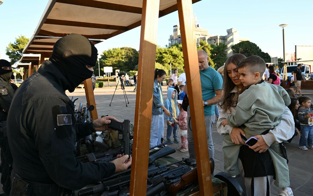 <p>Na događaju građanima predstavljena policijska oprema</p>