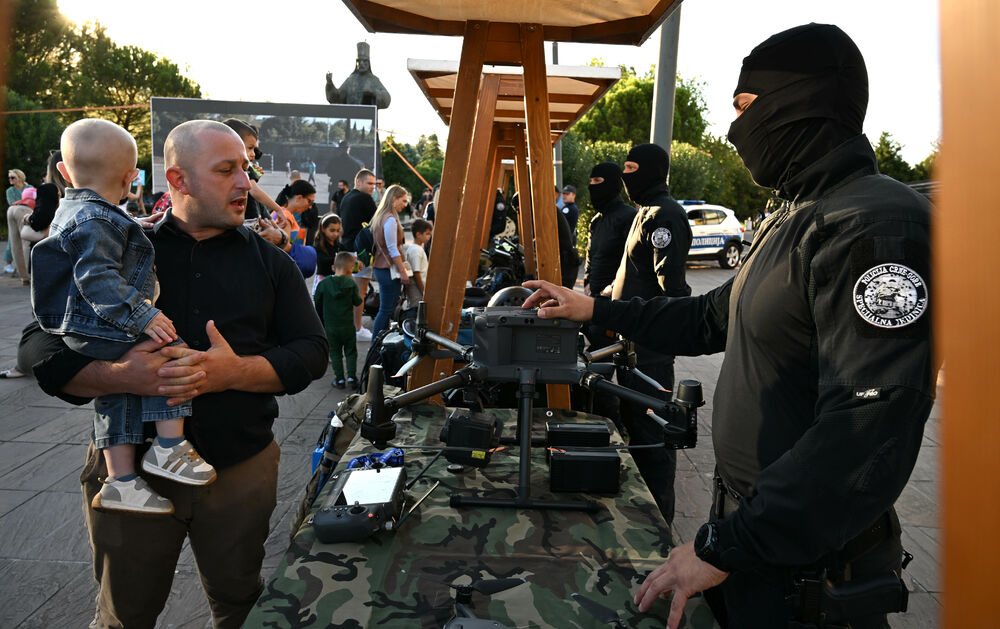<p>Na događaju građanima predstavljena policijska oprema</p>