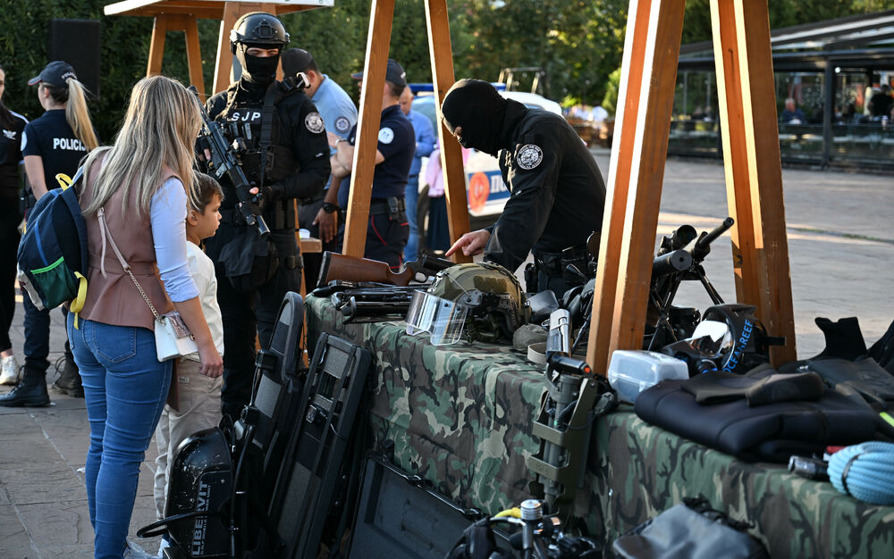 <p>Na događaju građanima predstavljena policijska oprema</p>