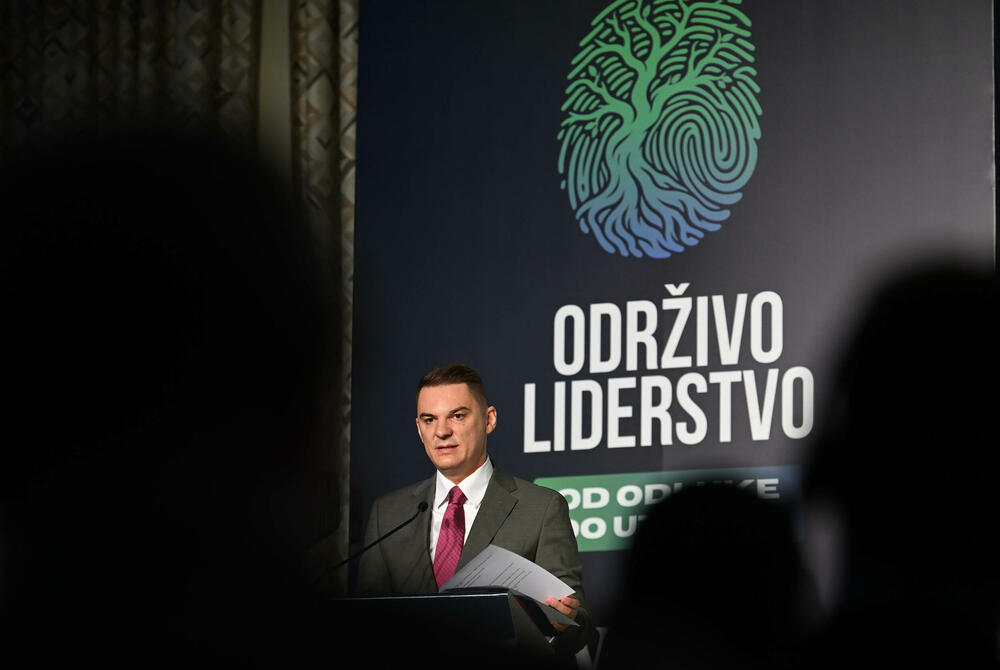 <p>Vijesti organizovale konferenciju koja je okupila okupiće predstavnike institucija, međunarodnih organizacija, poslovne, akademske i finansijske zajednice, civilnog sektora, kao i stručnjake iz oblasti održivog razvoja, energetike, investicija i ESG-a</p>