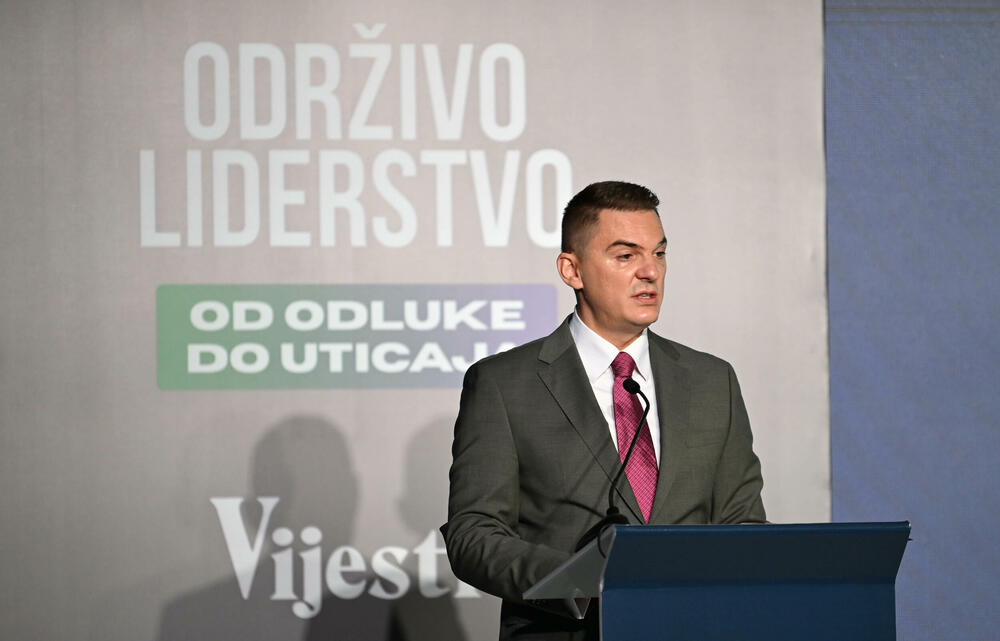 <p>Vijesti organizovale konferenciju koja je okupila okupiće predstavnike institucija, međunarodnih organizacija, poslovne, akademske i finansijske zajednice, civilnog sektora, kao i stručnjake iz oblasti održivog razvoja, energetike, investicija i ESG-a</p>