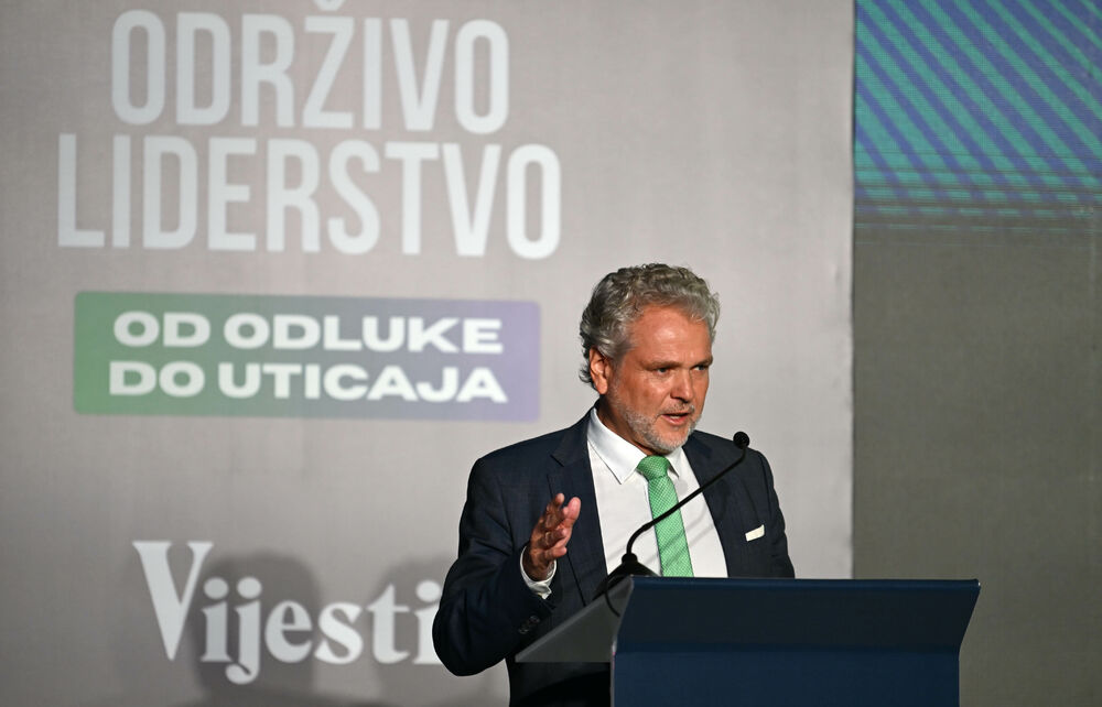 <p>Vijesti organizovale konferenciju koja je okupila okupiće predstavnike institucija, međunarodnih organizacija, poslovne, akademske i finansijske zajednice, civilnog sektora, kao i stručnjake iz oblasti održivog razvoja, energetike, investicija i ESG-a</p>