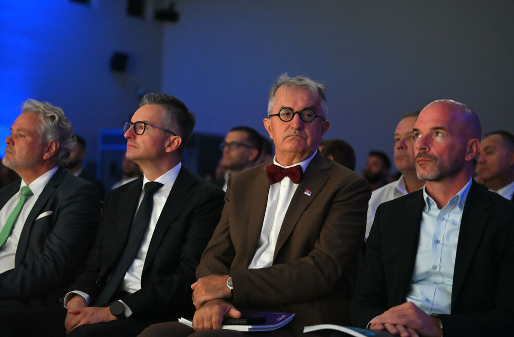 <p>Vijesti organizovale konferenciju koja je okupila okupiće predstavnike institucija, međunarodnih organizacija, poslovne, akademske i finansijske zajednice, civilnog sektora, kao i stručnjake iz oblasti održivog razvoja, energetike, investicija i ESG-a</p>
