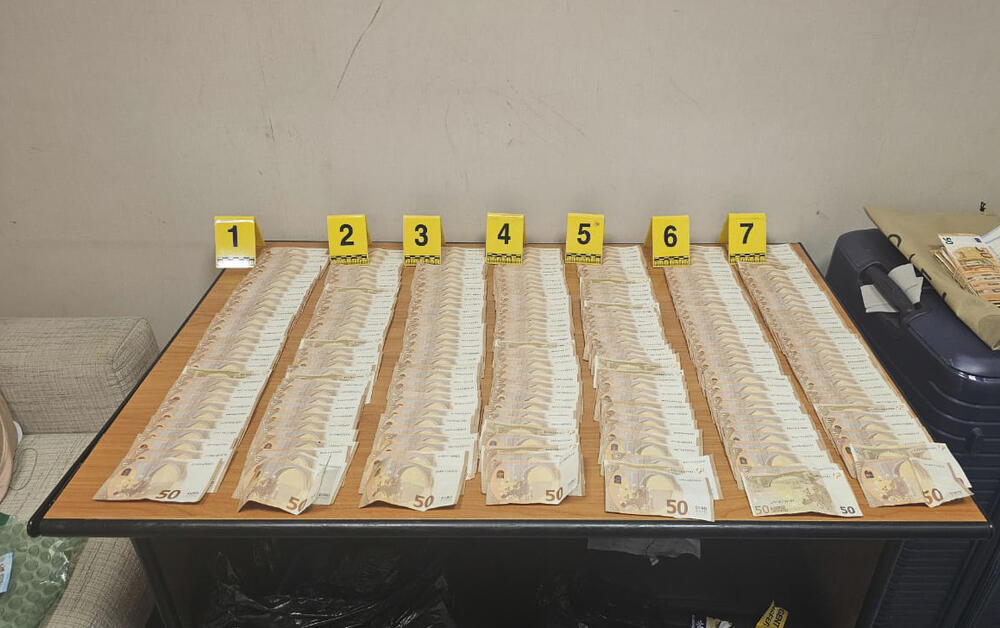 <p>Službenici Uprave policije, u koordinaciji sa nadležnim tužiocem i bliskoj saradnji sa Agencijom za nacionalnu bezbjednost i drugim subjektima iz sistema bezbjednosti i međunarodne obavještajne zajednice, preduzimaju konkretne mjere i radnje u cilju utvrđivanja svih okolnosti vezanih za dvoje uhapšenih</p>