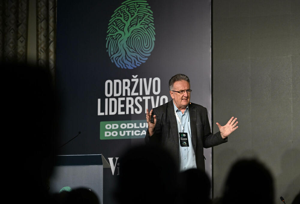 <p>Vijesti organizovale konferenciju koja je okupila okupiće predstavnike institucija, međunarodnih organizacija, poslovne, akademske i finansijske zajednice, civilnog sektora, kao i stručnjake iz oblasti održivog razvoja, energetike, investicija i ESG-a</p>