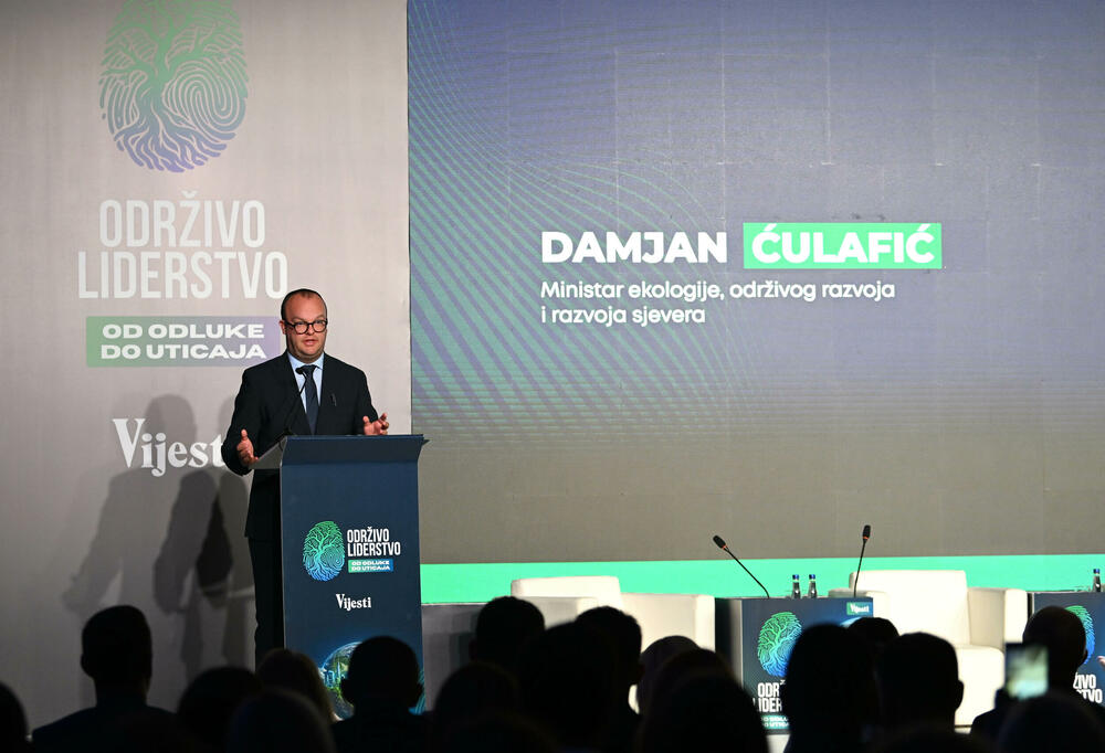 <p>Vijesti organizovale konferenciju koja je okupila okupiće predstavnike institucija, međunarodnih organizacija, poslovne, akademske i finansijske zajednice, civilnog sektora, kao i stručnjake iz oblasti održivog razvoja, energetike, investicija i ESG-a</p>