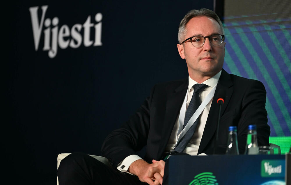 <p>Vijesti organizovale konferenciju koja je okupila okupiće predstavnike institucija, međunarodnih organizacija, poslovne, akademske i finansijske zajednice, civilnog sektora, kao i stručnjake iz oblasti održivog razvoja, energetike, investicija i ESG-a</p>