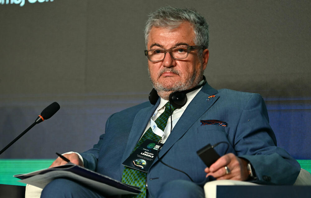 <p>Vijesti organizovale konferenciju koja je okupila okupiće predstavnike institucija, međunarodnih organizacija, poslovne, akademske i finansijske zajednice, civilnog sektora, kao i stručnjake iz oblasti održivog razvoja, energetike, investicija i ESG-a</p>