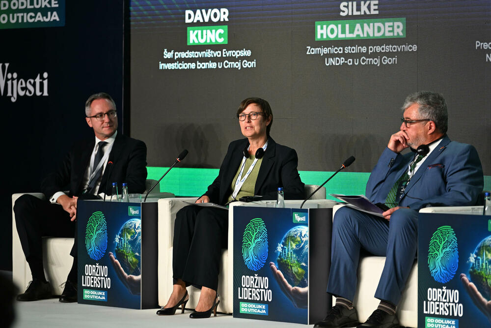 <p>Vijesti organizovale konferenciju koja je okupila okupiće predstavnike institucija, međunarodnih organizacija, poslovne, akademske i finansijske zajednice, civilnog sektora, kao i stručnjake iz oblasti održivog razvoja, energetike, investicija i ESG-a</p>