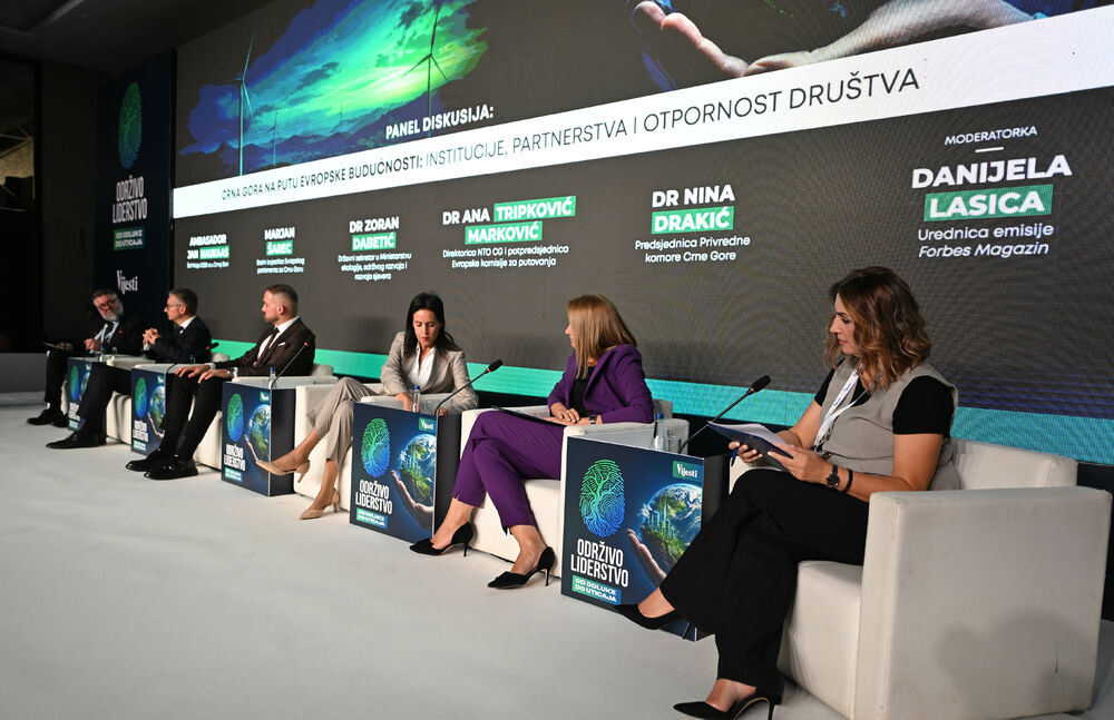 <p>Vijesti organizovale konferenciju koja je okupila okupiće predstavnike institucija, međunarodnih organizacija, poslovne, akademske i finansijske zajednice, civilnog sektora, kao i stručnjake iz oblasti održivog razvoja, energetike, investicija i ESG-a</p>