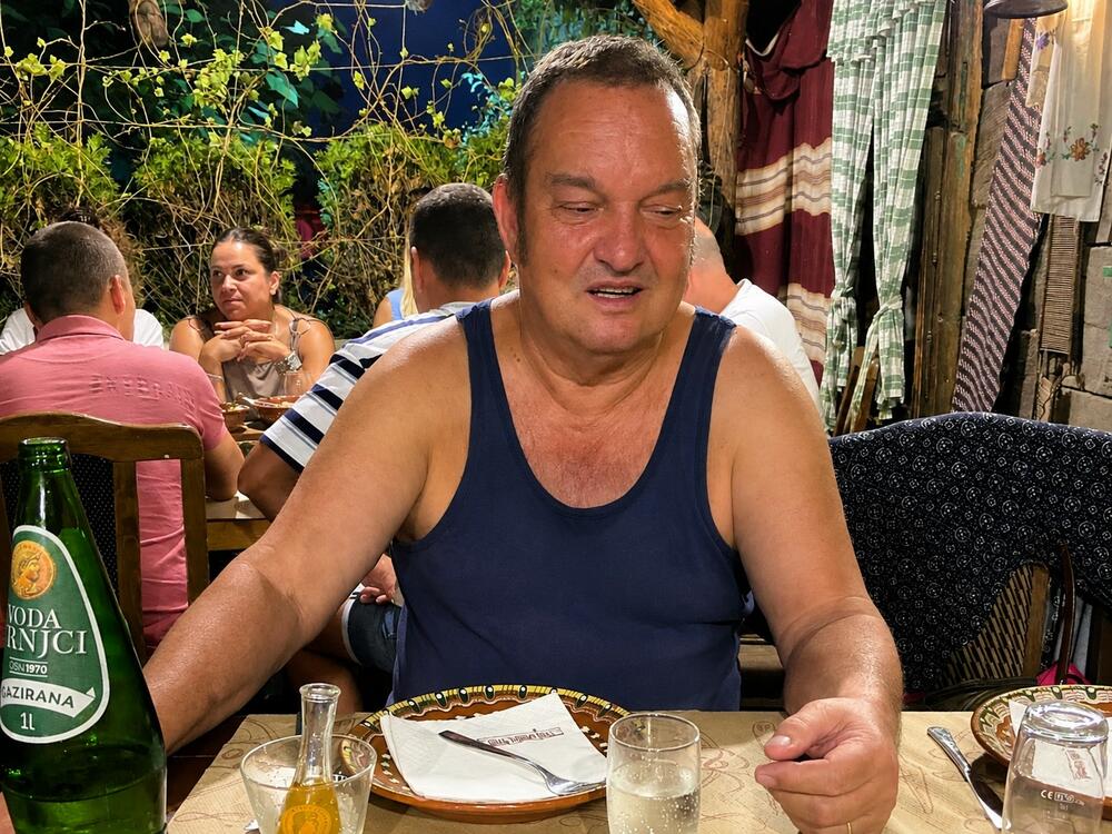 Milan Bulatović u leskovačkom restoranu Groš 28. avgusta 2022