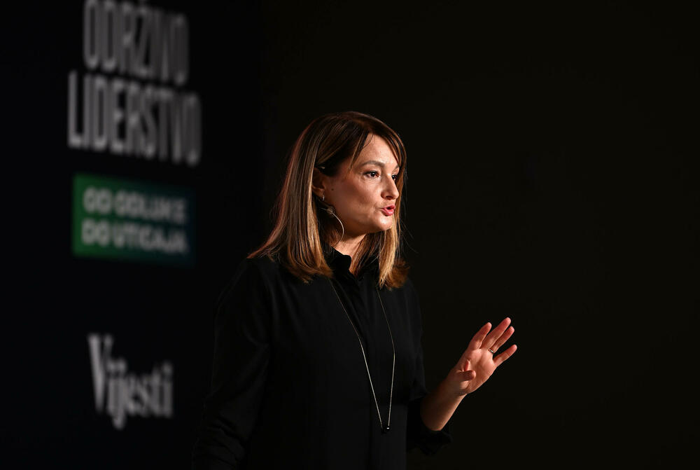 <p>Vijesti organizovale konferenciju koja je okupila okupiće predstavnike institucija, međunarodnih organizacija, poslovne, akademske i finansijske zajednice, civilnog sektora, kao i stručnjake iz oblasti održivog razvoja, energetike, investicija i ESG-a</p>