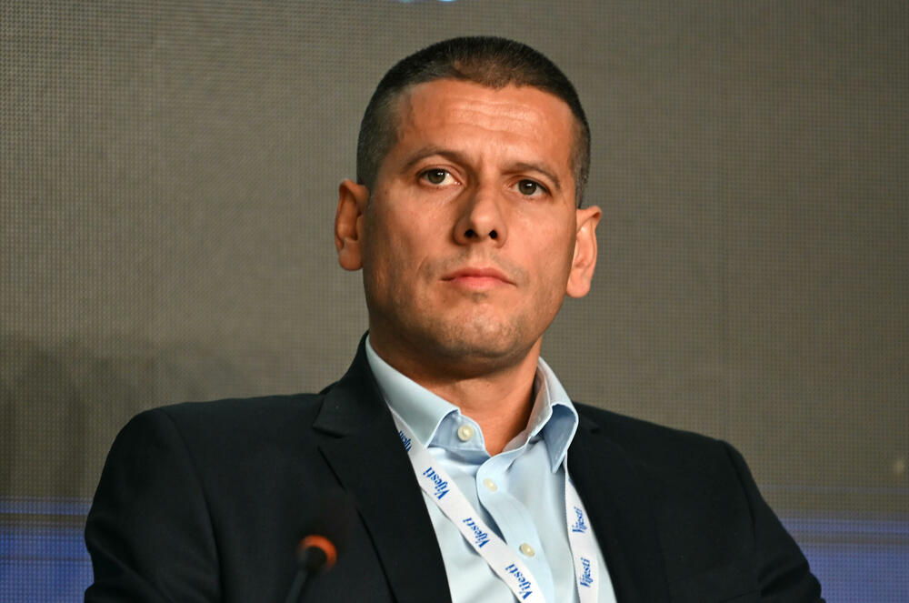 <p>Vijesti organizovale konferenciju koja je okupila okupiće predstavnike institucija, međunarodnih organizacija, poslovne, akademske i finansijske zajednice, civilnog sektora, kao i stručnjake iz oblasti održivog razvoja, energetike, investicija i ESG-a</p>