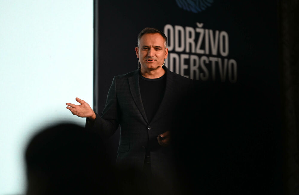 <p>Vijesti organizovale konferenciju koja je okupila okupiće predstavnike institucija, međunarodnih organizacija, poslovne, akademske i finansijske zajednice, civilnog sektora, kao i stručnjake iz oblasti održivog razvoja, energetike, investicija i ESG-a</p>
