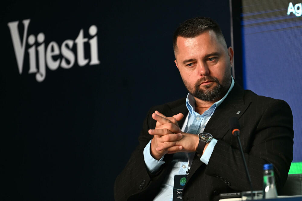 <p>Vijesti organizovale konferenciju koja je okupila okupiće predstavnike institucija, međunarodnih organizacija, poslovne, akademske i finansijske zajednice, civilnog sektora, kao i stručnjake iz oblasti održivog razvoja, energetike, investicija i ESG-a</p>
