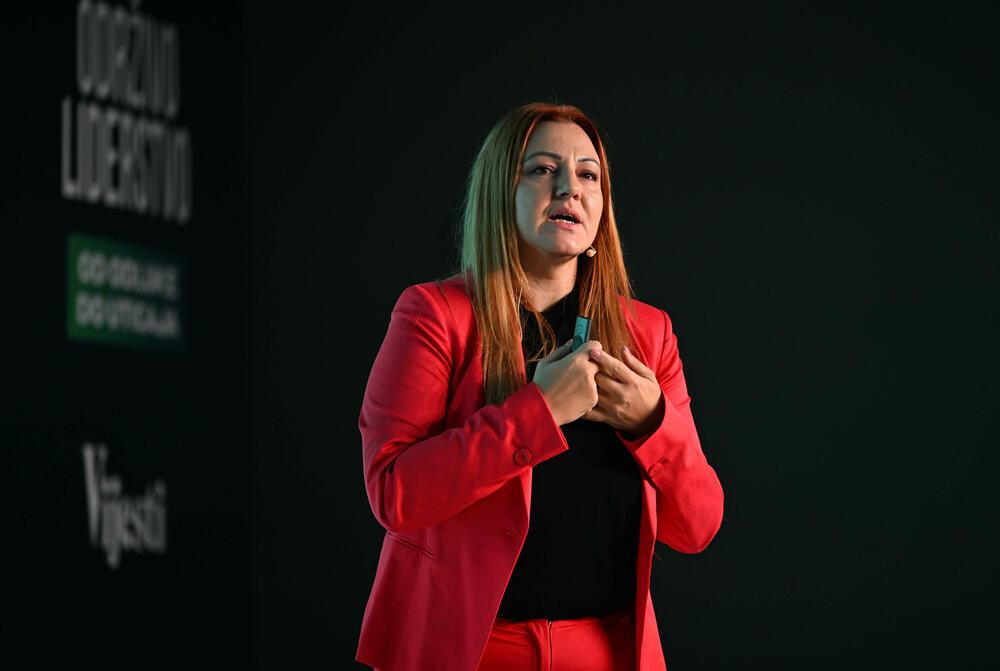 <p>Vijesti organizovale konferenciju koja je okupila okupiće predstavnike institucija, međunarodnih organizacija, poslovne, akademske i finansijske zajednice, civilnog sektora, kao i stručnjake iz oblasti održivog razvoja, energetike, investicija i ESG-a</p>