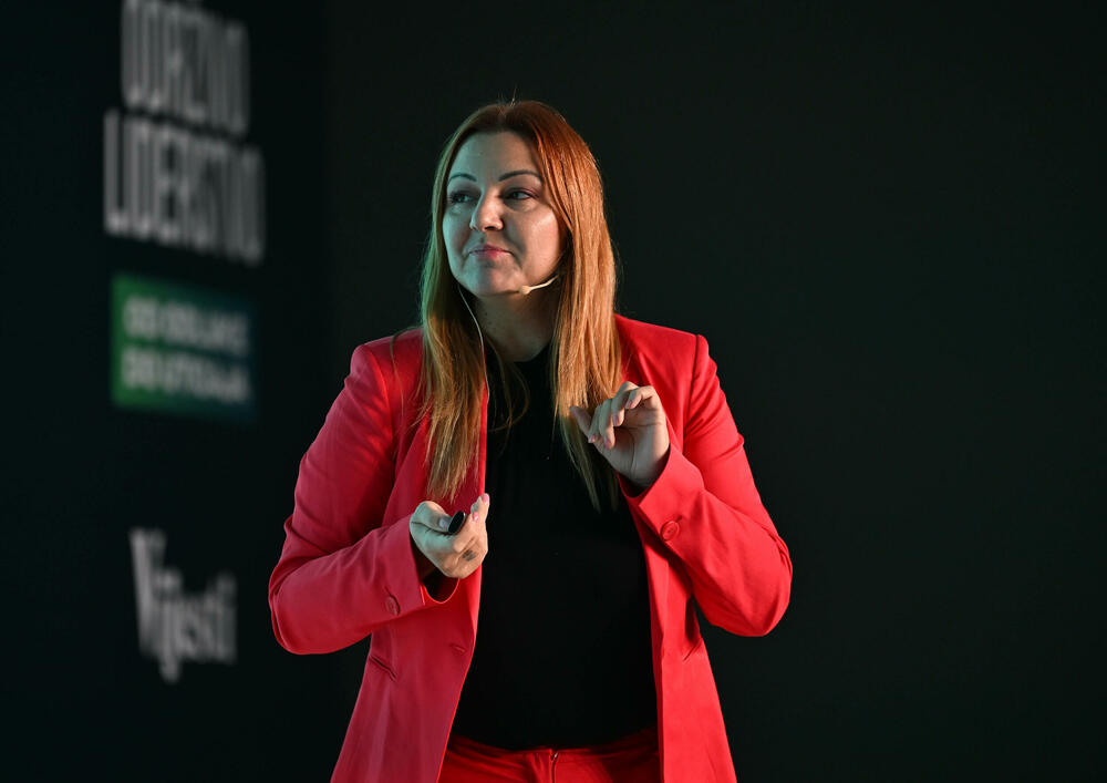 <p>Vijesti organizovale konferenciju koja je okupila okupiće predstavnike institucija, međunarodnih organizacija, poslovne, akademske i finansijske zajednice, civilnog sektora, kao i stručnjake iz oblasti održivog razvoja, energetike, investicija i ESG-a</p>