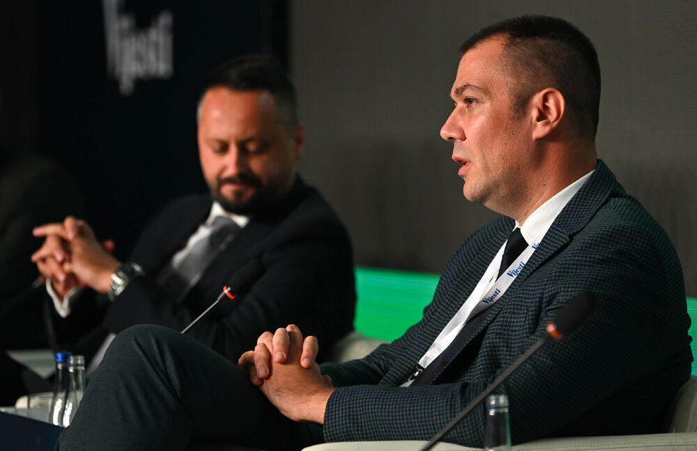<p>Vijesti organizovale konferenciju koja je okupila okupiće predstavnike institucija, međunarodnih organizacija, poslovne, akademske i finansijske zajednice, civilnog sektora, kao i stručnjake iz oblasti održivog razvoja, energetike, investicija i ESG-a</p>