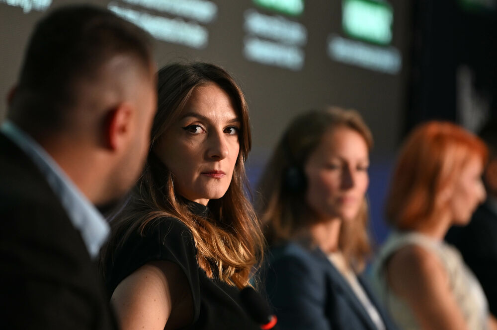 <p>Vijesti organizovale konferenciju koja je okupila okupiće predstavnike institucija, međunarodnih organizacija, poslovne, akademske i finansijske zajednice, civilnog sektora, kao i stručnjake iz oblasti održivog razvoja, energetike, investicija i ESG-a</p>