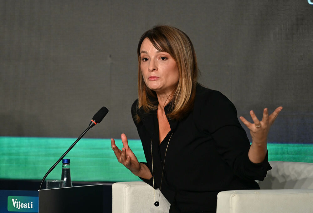<p>Vijesti organizovale konferenciju koja je okupila okupiće predstavnike institucija, međunarodnih organizacija, poslovne, akademske i finansijske zajednice, civilnog sektora, kao i stručnjake iz oblasti održivog razvoja, energetike, investicija i ESG-a</p>