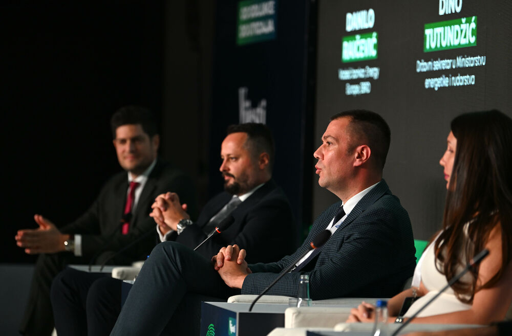 <p>Vijesti organizovale konferenciju koja je okupila okupiće predstavnike institucija, međunarodnih organizacija, poslovne, akademske i finansijske zajednice, civilnog sektora, kao i stručnjake iz oblasti održivog razvoja, energetike, investicija i ESG-a</p>