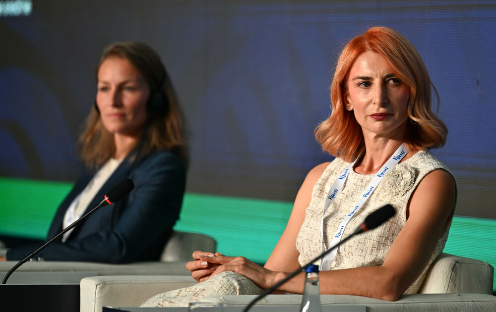 <p>Vijesti organizovale konferenciju koja je okupila okupiće predstavnike institucija, međunarodnih organizacija, poslovne, akademske i finansijske zajednice, civilnog sektora, kao i stručnjake iz oblasti održivog razvoja, energetike, investicija i ESG-a</p>