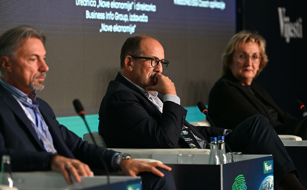 <p>Vijesti organizovale konferenciju koja je okupila okupiće predstavnike institucija, međunarodnih organizacija, poslovne, akademske i finansijske zajednice, civilnog sektora, kao i stručnjake iz oblasti održivog razvoja, energetike, investicija i ESG-a</p>