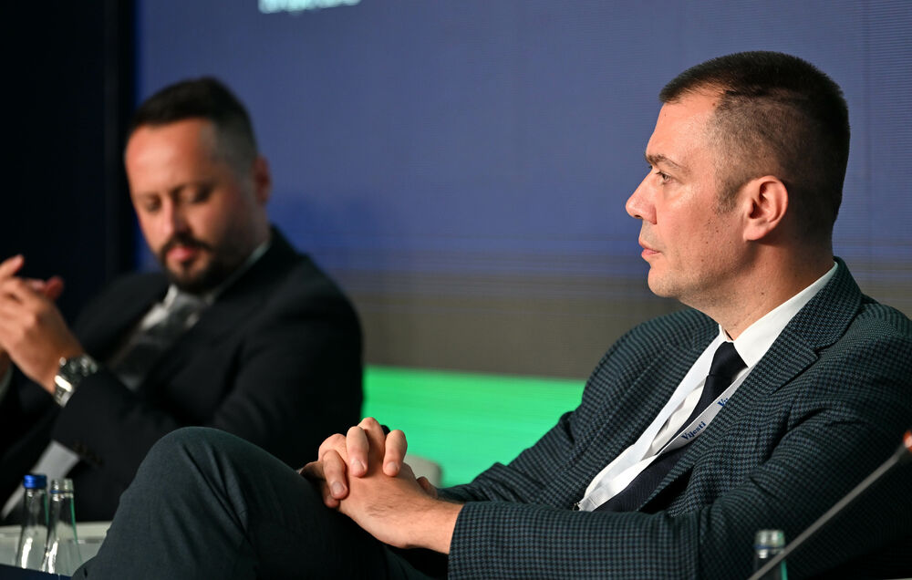 <p>Vijesti organizovale konferenciju koja je okupila okupiće predstavnike institucija, međunarodnih organizacija, poslovne, akademske i finansijske zajednice, civilnog sektora, kao i stručnjake iz oblasti održivog razvoja, energetike, investicija i ESG-a</p>