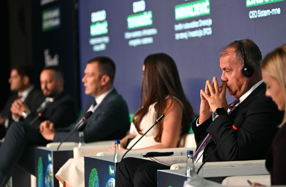 <p>Vijesti organizovale konferenciju koja je okupila okupiće predstavnike institucija, međunarodnih organizacija, poslovne, akademske i finansijske zajednice, civilnog sektora, kao i stručnjake iz oblasti održivog razvoja, energetike, investicija i ESG-a</p>