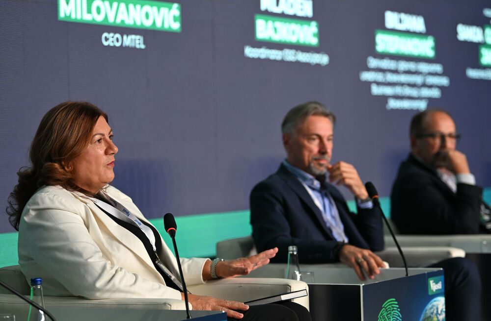 <p>Vijesti organizovale konferenciju koja je okupila okupiće predstavnike institucija, međunarodnih organizacija, poslovne, akademske i finansijske zajednice, civilnog sektora, kao i stručnjake iz oblasti održivog razvoja, energetike, investicija i ESG-a</p>