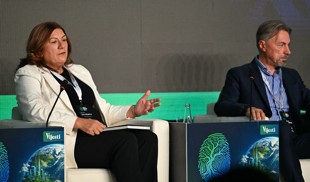 <p>Vijesti organizovale konferenciju koja je okupila okupiće predstavnike institucija, međunarodnih organizacija, poslovne, akademske i finansijske zajednice, civilnog sektora, kao i stručnjake iz oblasti održivog razvoja, energetike, investicija i ESG-a</p>