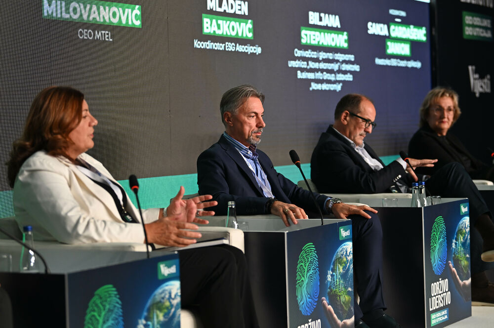 <p>Vijesti organizovale konferenciju koja je okupila okupiće predstavnike institucija, međunarodnih organizacija, poslovne, akademske i finansijske zajednice, civilnog sektora, kao i stručnjake iz oblasti održivog razvoja, energetike, investicija i ESG-a</p>