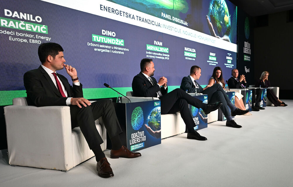 <p>Vijesti organizovale konferenciju koja je okupila okupiće predstavnike institucija, međunarodnih organizacija, poslovne, akademske i finansijske zajednice, civilnog sektora, kao i stručnjake iz oblasti održivog razvoja, energetike, investicija i ESG-a</p>