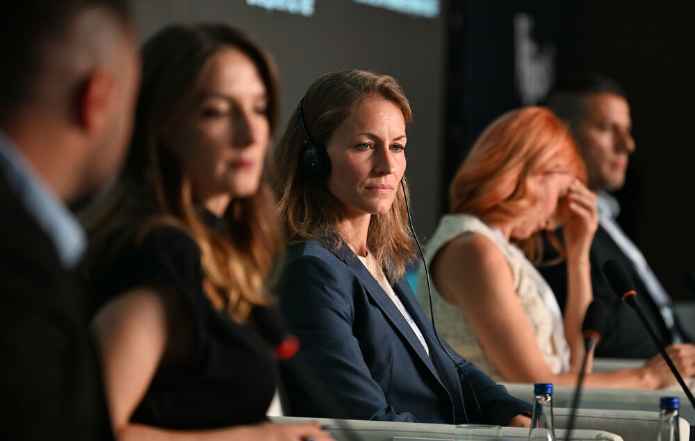 <p>Vijesti organizovale konferenciju koja je okupila okupiće predstavnike institucija, međunarodnih organizacija, poslovne, akademske i finansijske zajednice, civilnog sektora, kao i stručnjake iz oblasti održivog razvoja, energetike, investicija i ESG-a</p>