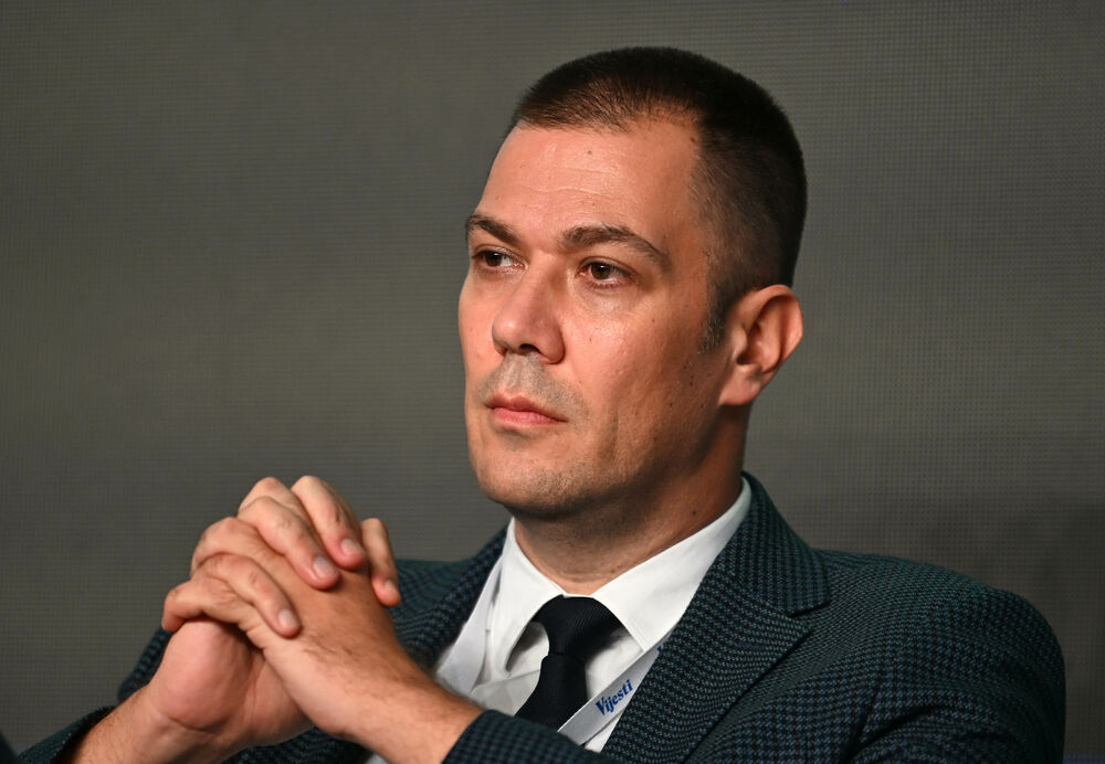 <p>Vijesti organizovale konferenciju koja je okupila okupiće predstavnike institucija, međunarodnih organizacija, poslovne, akademske i finansijske zajednice, civilnog sektora, kao i stručnjake iz oblasti održivog razvoja, energetike, investicija i ESG-a</p>