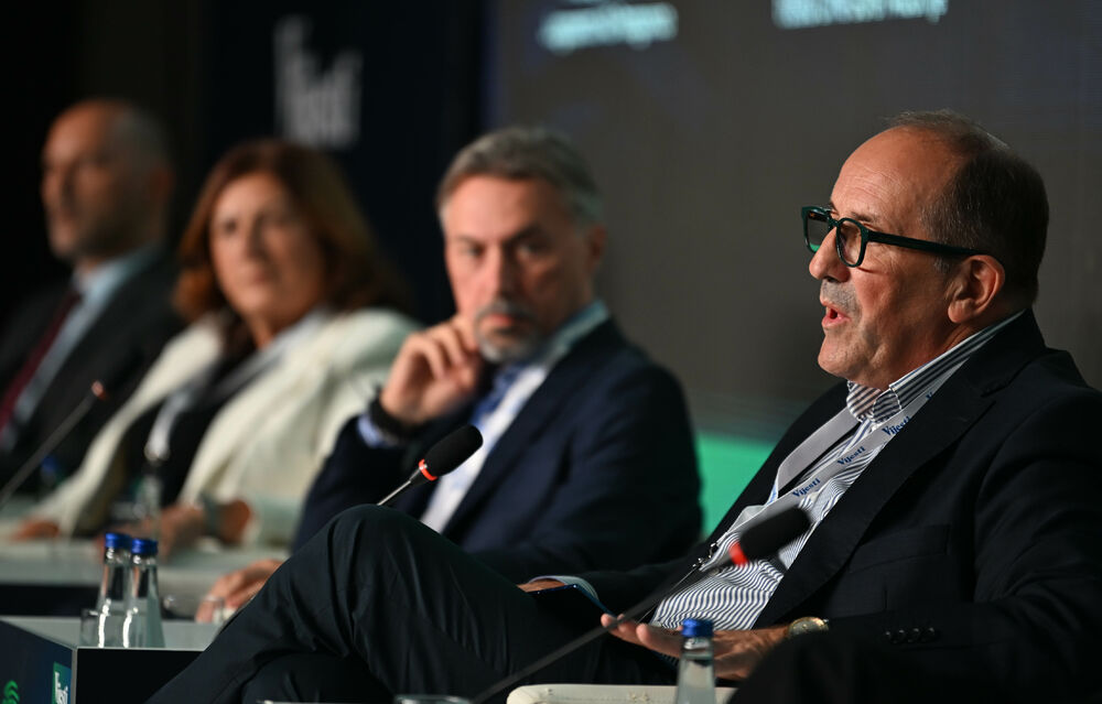 <p>Vijesti organizovale konferenciju koja je okupila okupiće predstavnike institucija, međunarodnih organizacija, poslovne, akademske i finansijske zajednice, civilnog sektora, kao i stručnjake iz oblasti održivog razvoja, energetike, investicija i ESG-a</p>