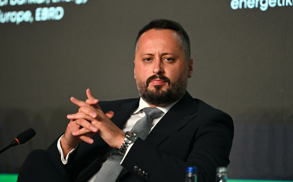 <p>Vijesti organizovale konferenciju koja je okupila okupiće predstavnike institucija, međunarodnih organizacija, poslovne, akademske i finansijske zajednice, civilnog sektora, kao i stručnjake iz oblasti održivog razvoja, energetike, investicija i ESG-a</p>