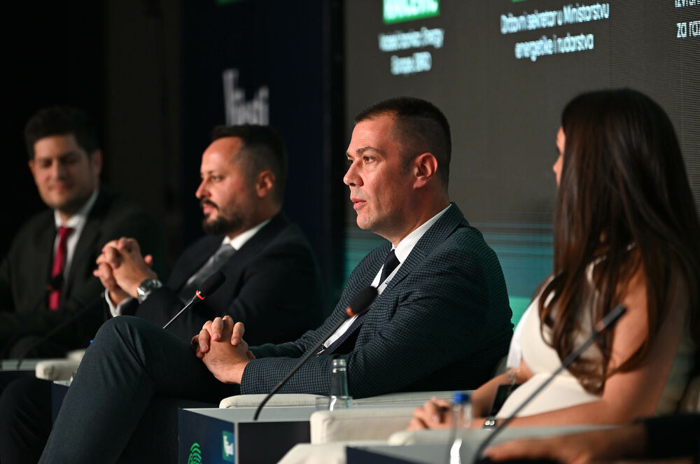 <p>Vijesti organizovale konferenciju koja je okupila okupiće predstavnike institucija, međunarodnih organizacija, poslovne, akademske i finansijske zajednice, civilnog sektora, kao i stručnjake iz oblasti održivog razvoja, energetike, investicija i ESG-a</p>