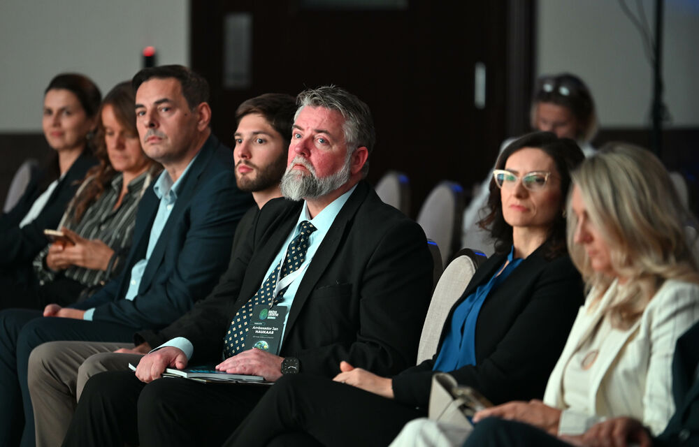 <p>Vijesti organizovale konferenciju koja je okupila okupiće predstavnike institucija, međunarodnih organizacija, poslovne, akademske i finansijske zajednice, civilnog sektora, kao i stručnjake iz oblasti održivog razvoja, energetike, investicija i ESG-a</p>