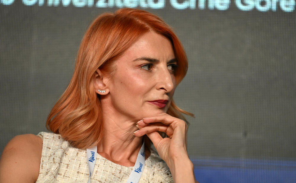 <p>Vijesti organizovale konferenciju koja je okupila okupiće predstavnike institucija, međunarodnih organizacija, poslovne, akademske i finansijske zajednice, civilnog sektora, kao i stručnjake iz oblasti održivog razvoja, energetike, investicija i ESG-a</p>