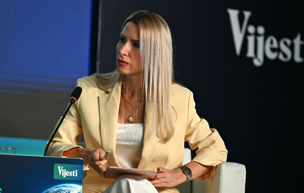 <p>Vijesti organizovale konferenciju koja je okupila okupiće predstavnike institucija, međunarodnih organizacija, poslovne, akademske i finansijske zajednice, civilnog sektora, kao i stručnjake iz oblasti održivog razvoja, energetike, investicija i ESG-a</p>