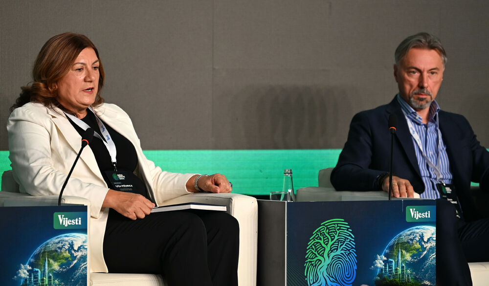 <p>Vijesti organizovale konferenciju koja je okupila okupiće predstavnike institucija, međunarodnih organizacija, poslovne, akademske i finansijske zajednice, civilnog sektora, kao i stručnjake iz oblasti održivog razvoja, energetike, investicija i ESG-a</p>