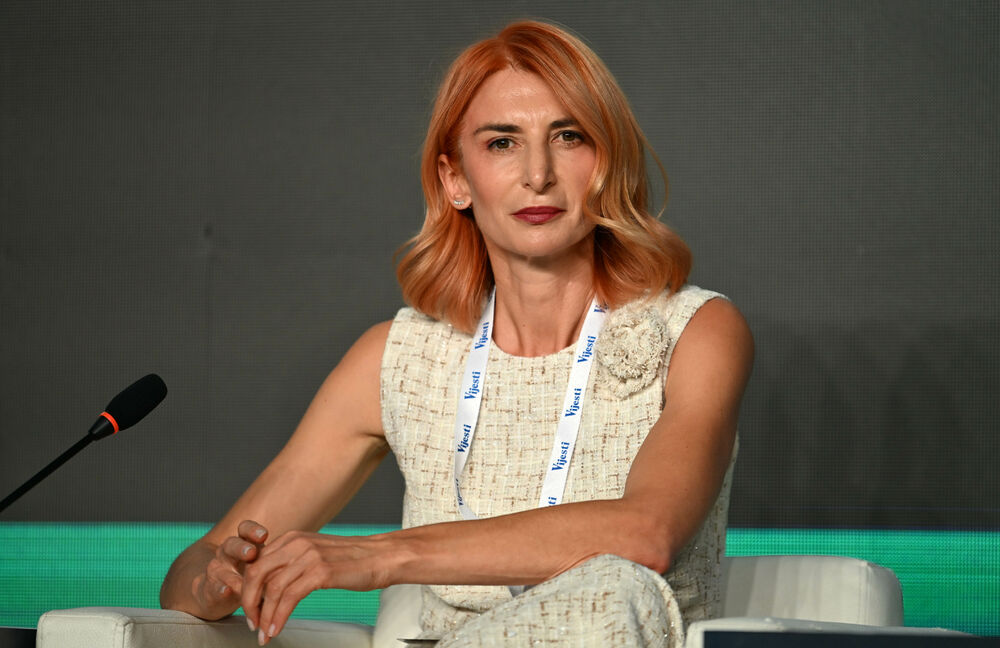<p>Vijesti organizovale konferenciju koja je okupila okupiće predstavnike institucija, međunarodnih organizacija, poslovne, akademske i finansijske zajednice, civilnog sektora, kao i stručnjake iz oblasti održivog razvoja, energetike, investicija i ESG-a</p>