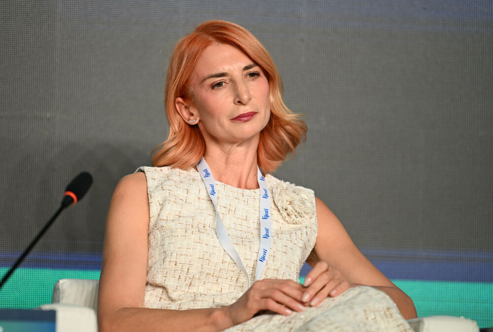 <p>Vijesti organizovale konferenciju koja je okupila okupiće predstavnike institucija, međunarodnih organizacija, poslovne, akademske i finansijske zajednice, civilnog sektora, kao i stručnjake iz oblasti održivog razvoja, energetike, investicija i ESG-a</p>