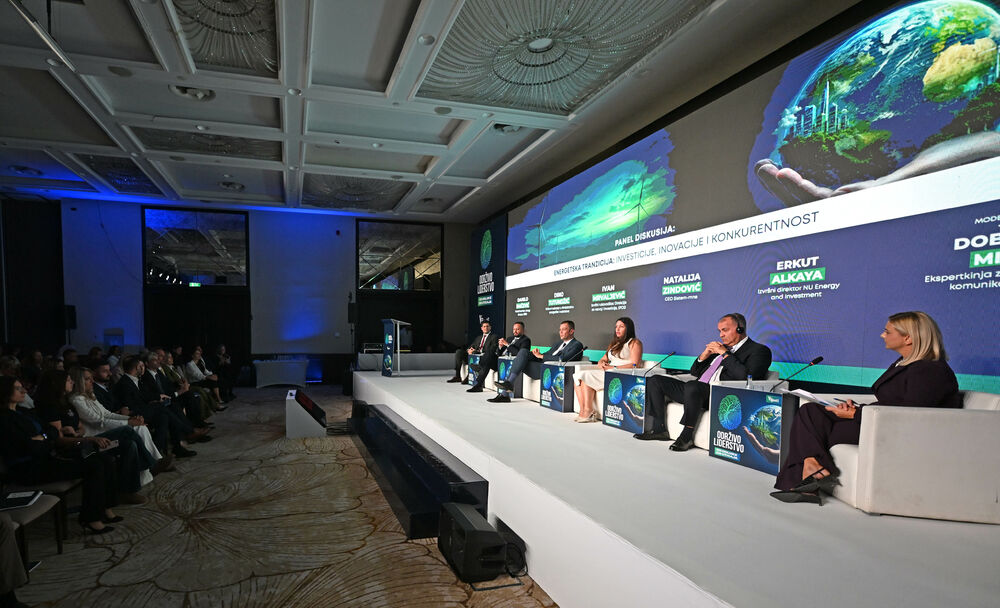 <p>Vijesti organizovale konferenciju koja je okupila okupiće predstavnike institucija, međunarodnih organizacija, poslovne, akademske i finansijske zajednice, civilnog sektora, kao i stručnjake iz oblasti održivog razvoja, energetike, investicija i ESG-a</p>