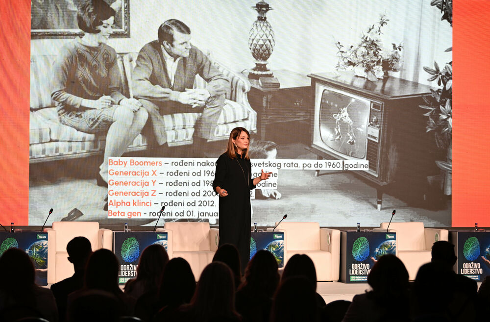<p>Vijesti organizovale konferenciju koja je okupila okupiće predstavnike institucija, međunarodnih organizacija, poslovne, akademske i finansijske zajednice, civilnog sektora, kao i stručnjake iz oblasti održivog razvoja, energetike, investicija i ESG-a</p>