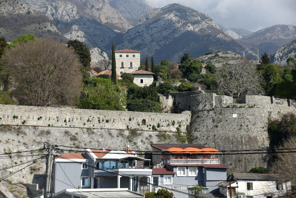Stari grad Bar