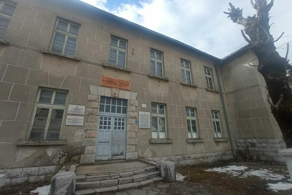 Ruinirana zgrada Stare škole, Foto: Dragana Šćepanović