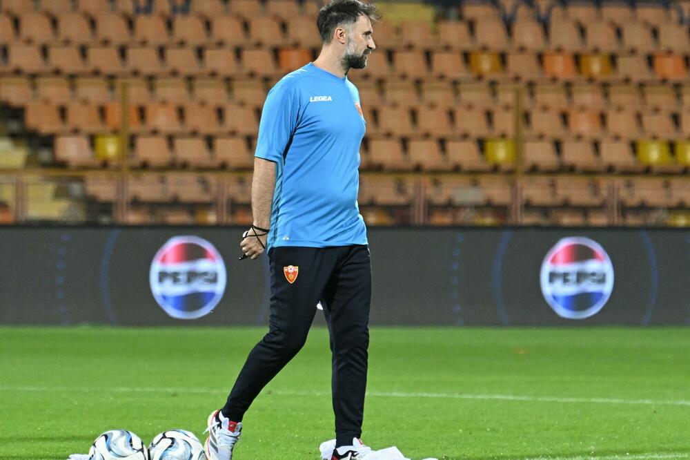 Vučinić tokom treninga na stadionu Vazgen Sargsjan, Foto: FSCG