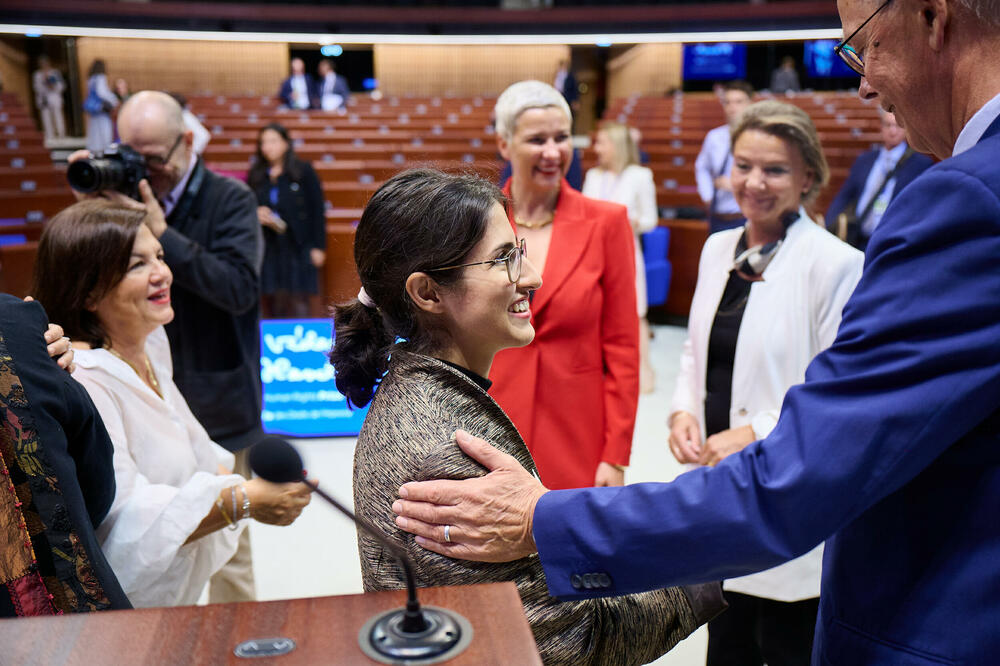 Nagradu je u ime Nasrin Sotoudeh primila njena kćerka, Foto: X/PACE